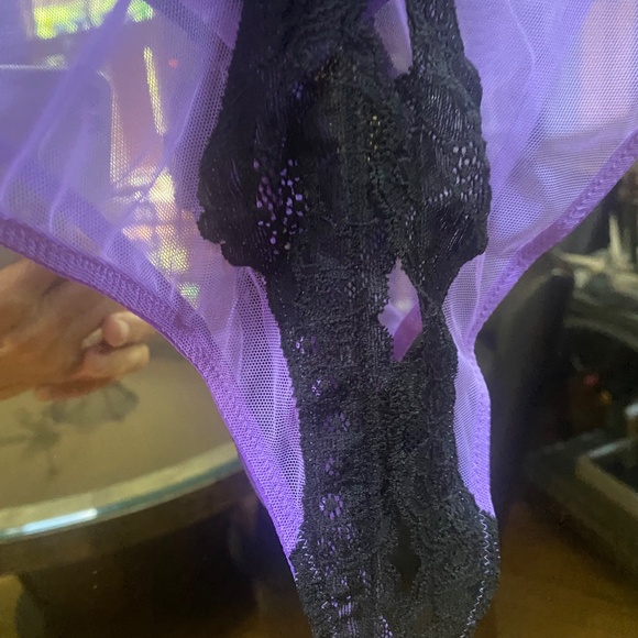 Victoria’s Secret - Picture 3 of 5